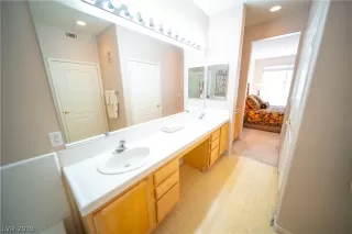 Photo #5: 2104580 Listing