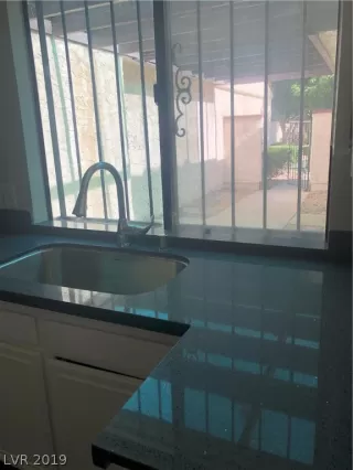Photo #4: 2104585 Listing 