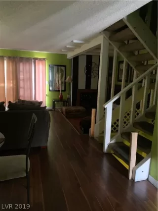 Photo #6: 2104612 Listing 