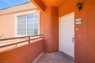 Photo #3: 2104706 Listing