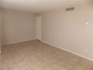 Photo #3: 2104775 Listing