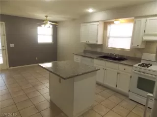 Photo #4: 2104775 Listing