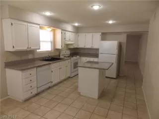 Photo #6: 2104775 Listing