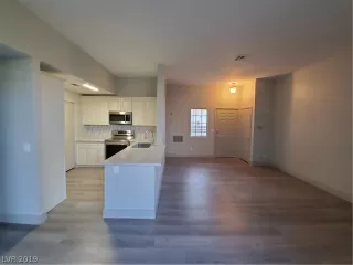 Photo #3: 2104796 Listing