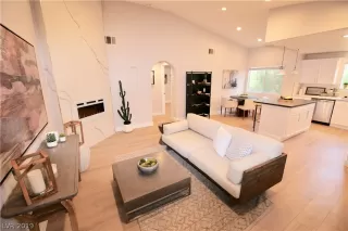 Photo #1: 2104797 Listing