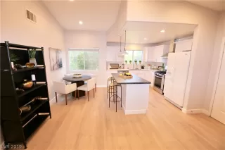 Photo #2: 2104797 Listing