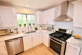 Photo #5: 2104797 Listing