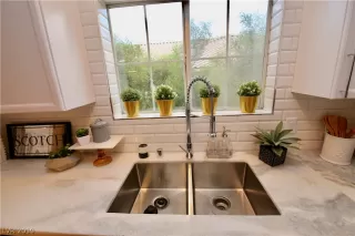 Photo #6: 2104797 Listing