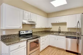 Photo #5: 2104824 Listing 