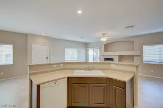 Photo #5: 2104861 Listing 