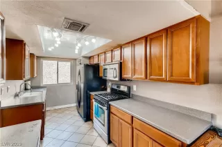 Photo #5: 2104862 Listing 