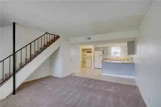 Photo #2: 2104945 Listing 