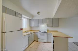 Photo #3: 2104945 Listing 