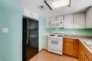 Photo #2: 2104947 Listing