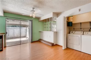 Photo #4: 2104947 Listing