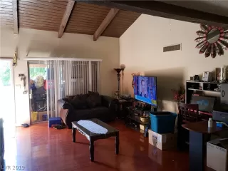 Photo #2: 2105021 Listing