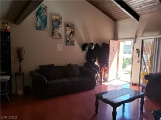 Photo #3: 2105021 Listing