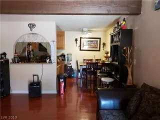 Photo #4: 2105021 Listing