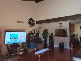 Photo #5: 2105021 Listing