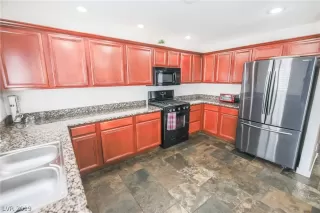 Photo #5: 2105135 Listing