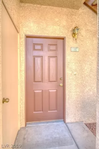 Photo #1: 2105156 Listing