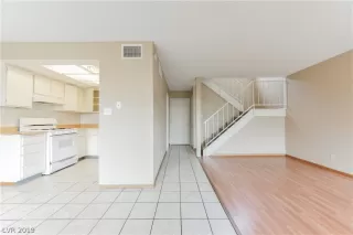 Photo #3: 2105212 Listing