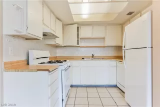 Photo #5: 2105212 Listing