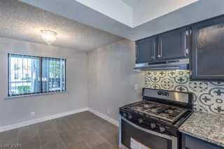 Photo #3: 2105269 Listing