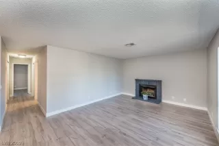 Photo #4: 2105269 Listing
