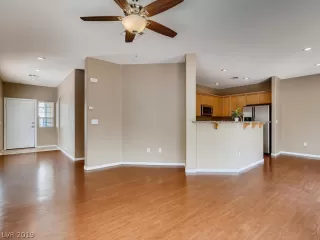 Photo #5: 2105274 Listing