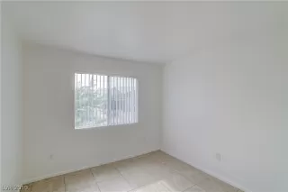 Photo #5: 2105300 Listing 