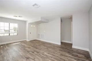 Photo #4: 2105351 Listing 