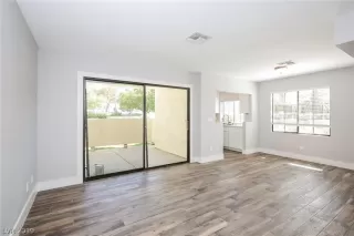 Photo #5: 2105351 Listing 