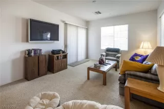 Photo #4: 2105352 Listing