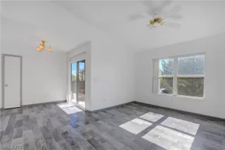 Photo #5: 2105393 Listing 