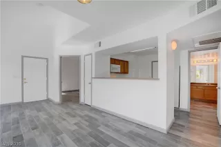 Photo #6: 2105393 Listing 