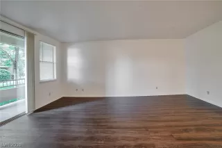Photo #4: 2105406 Listing