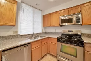 Photo #6: 2105406 Listing