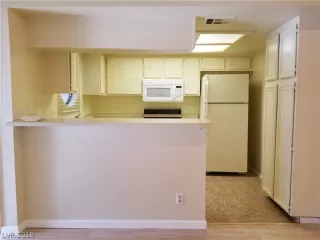 Photo #5: 2105445 Listing 