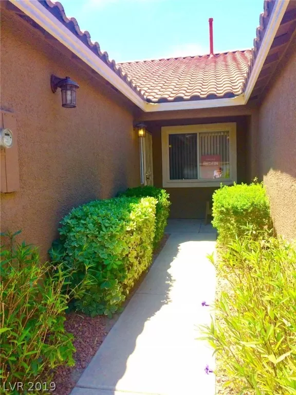 MLS: 2105447 Condo For Sale