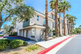 Photo #3: 2105449 Listing