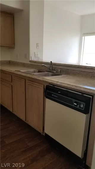 Photo #6: 2105481 Listing 