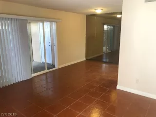 Photo #3: 2105504 Listing