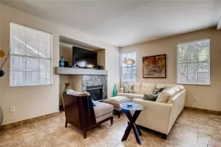 Photo #4: 2105545 Listing