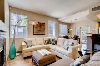 Photo #5: 2105545 Listing