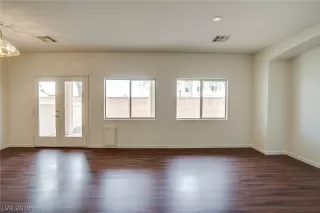 Photo #4: 2105633 Listing