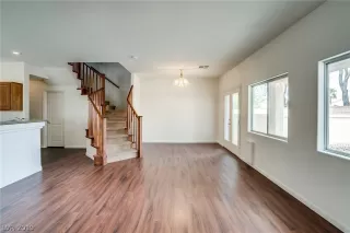 Photo #5: 2105633 Listing