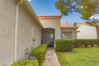 Photo #6: 2105653 Listing