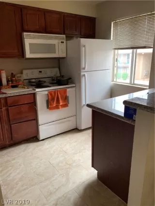 Photo #3: 2105660 Listing