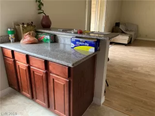 Photo #4: 2105660 Listing